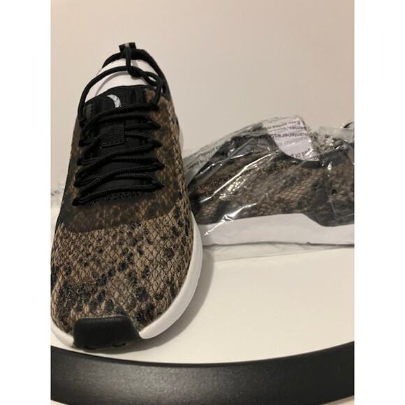 NEW Jessica Simpson JA-FARAHH Women Walking Shoes Python Fabric Sz 8M - Picture 3 of 9